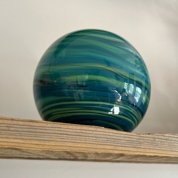 Blue and green hand blown glass ball vase - Picture 2 of 9